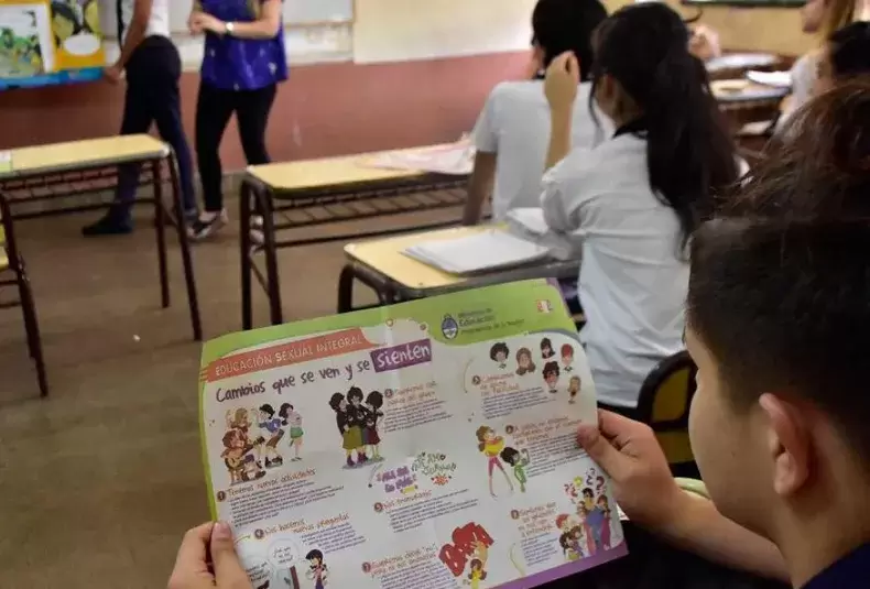 "Los adultos tenemos que revisar conductas, pensando que los niños y adolescentes nos están mirando y que somos modelos para ellos" (C. Gannam)