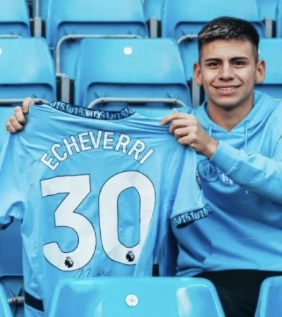 Echeverri en el Manchester City.