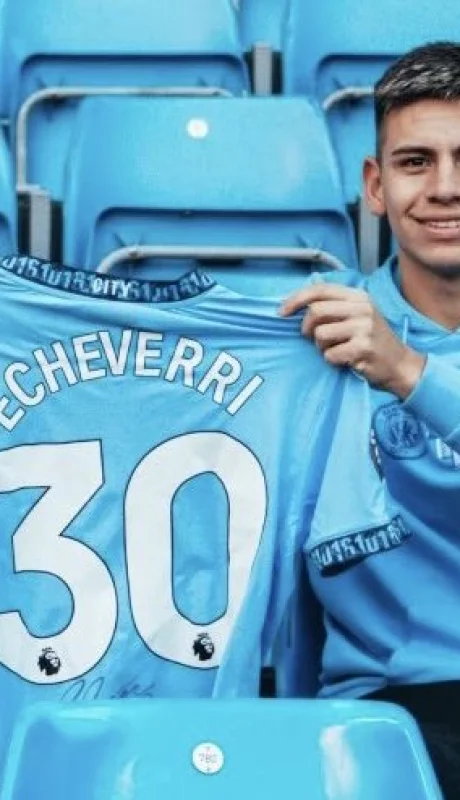 Echeverri en el Manchester City.