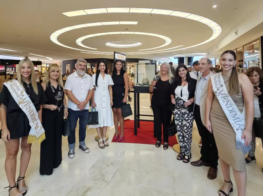 Corona Real de la Reina Nacional de la Vendimia, en el marco del 30.º aniversario de la primera coronación.