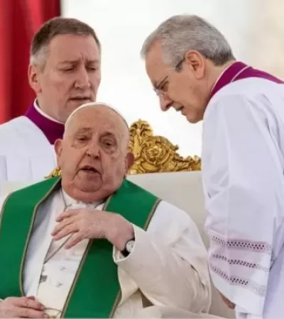 Ante el resentimiento de la salud de Francisco, reavivan teorías del fin del mundo relacionadas con un "papa negro".