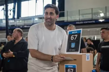 Diego Milito celebró la Recopa Sudamericana y sueña con más gloria