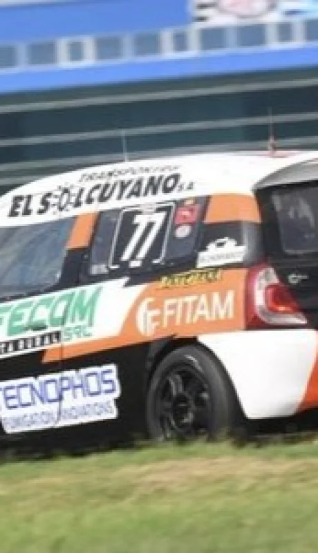 Tomás Vitar se quedó con el primer puesto en la Clase 3 del Turismo Pista/