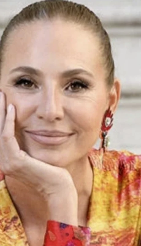 Natalia Lobo se descompensó en el escenario y se fracturó la muñeca/