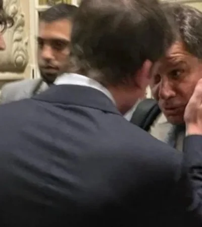 Una cámara interna del Congreso registró el momento del cruce entre Facundo Manes y Santiago Caputo.