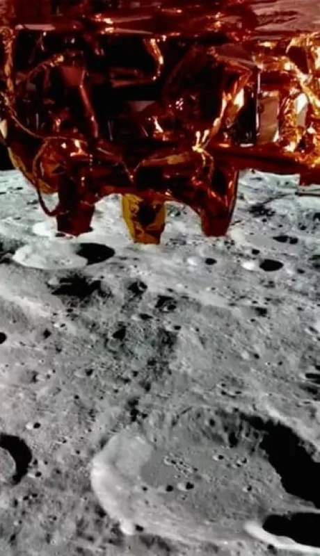 La nave Blue Ghost al proceder al aterrizaje en la Luna.