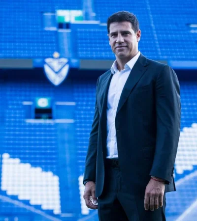 Sebastián Domínguez presentó la renuncia tras la derrota de Vélez.