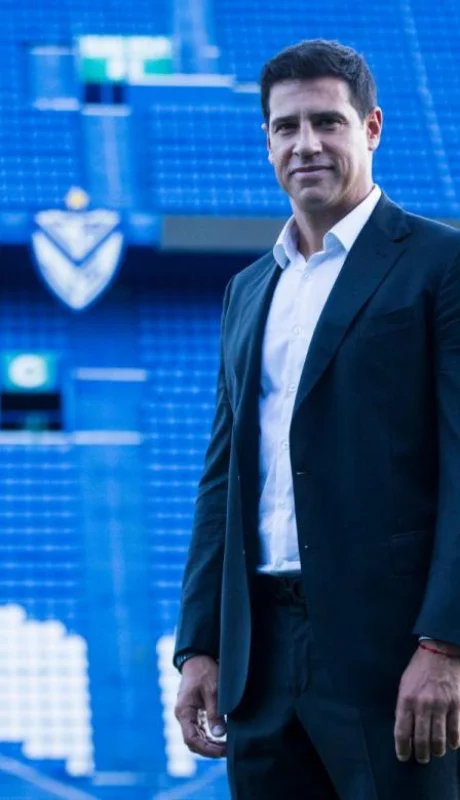 Sebastián Domínguez presentó la renuncia tras la derrota de Vélez.