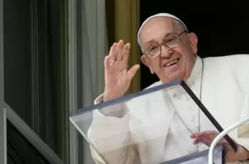 El papa Francisco sufrió otra crisis respiratoria: pronóstico reservado