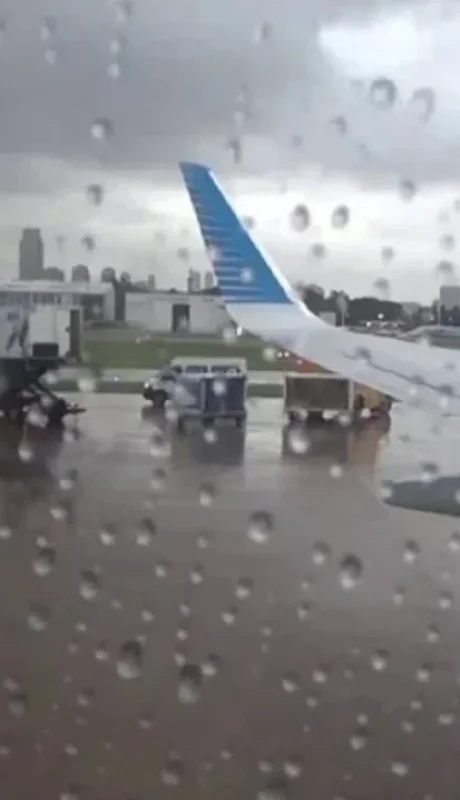 Se registraron demoras de hasta cuatro horas en Aeroparque por la tormenta./