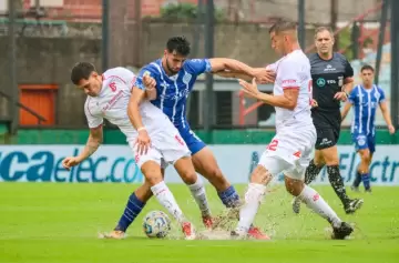 Godoy Cruz venció a Barracas Central en un partido pasado por agua