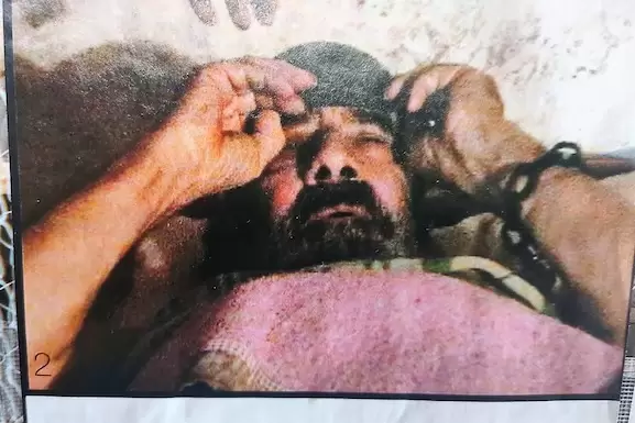 Foto de la Policía Bonaerense en el momento de la liberación de Rodríguez el 4 de febrero de 2004. (Revista Gente)