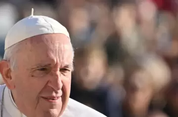 El mundo atento: el Papa Francisco sigue luchando y su pronostico es reservado