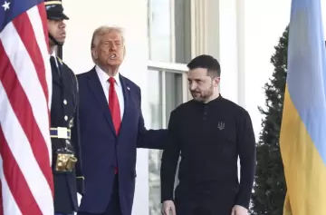 Video: Ucrania muestra "sus trajes" para responder a Estados Unidos