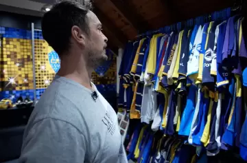 Con más de 300 camisetas, un hincha de Boca se convirtió en coleccionista
