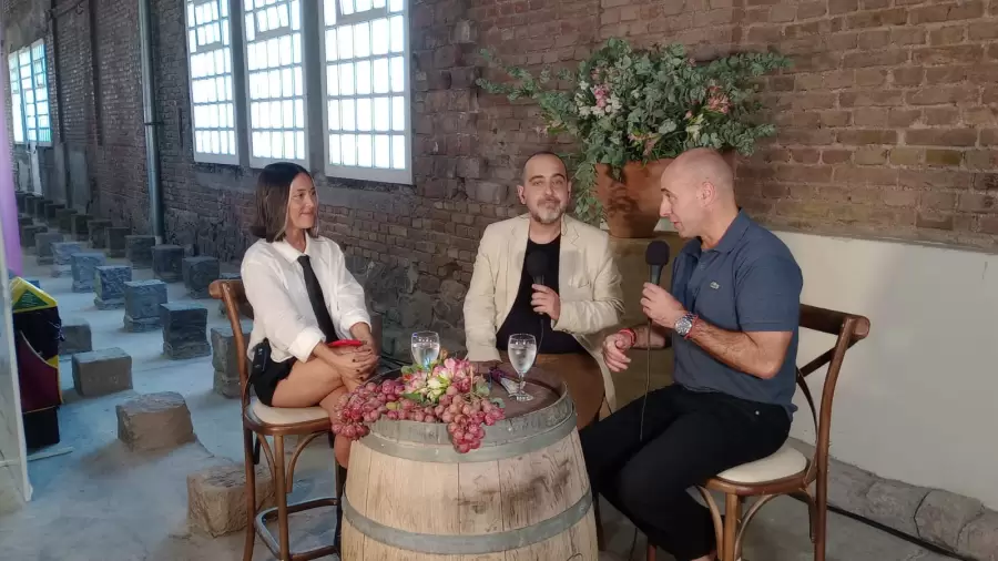 Esteban Trebucq acompaña a periodistas de Grupo Cooperativa.