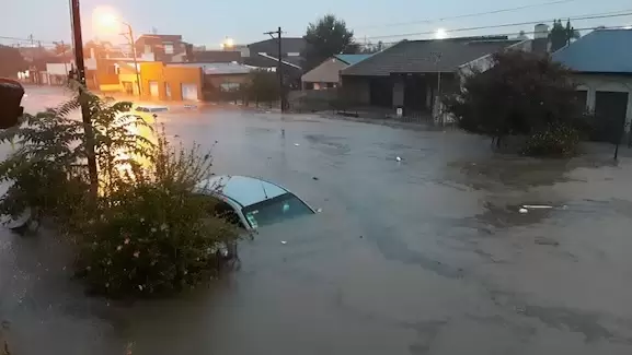 Más de 40 familias fueron evacuadas en Bahía Blanca.