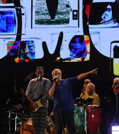 Uno de los momentos más fuertes y rítmicos de la Fiesta de la Cosecha con la Actuación de los Auténticos Decadentes.