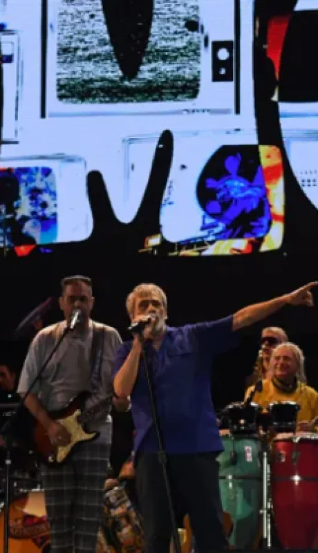 Uno de los momentos más fuertes y rítmicos de la Fiesta de la Cosecha con la Actuación de los Auténticos Decadentes.