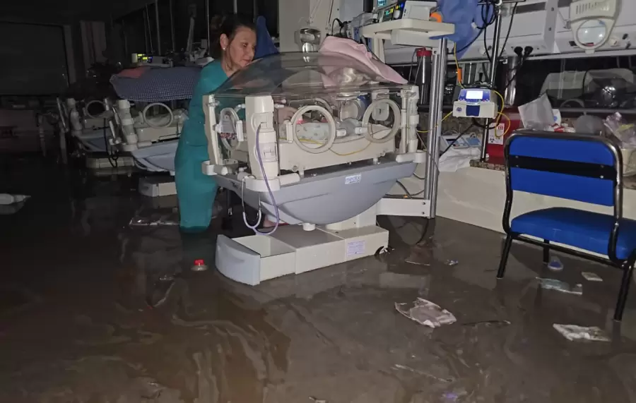 El sector de neonatología se inundó por completo.