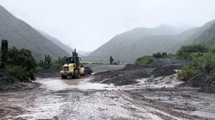 El panorama se complica por socavones severos ubicados en los kilómetros 60, 59 y 58.