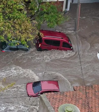 Bahía Blanca quedó literalmente bajo el agua con las consecuencias letales que muchos siguen viviendo en esa localidad bonaerense.