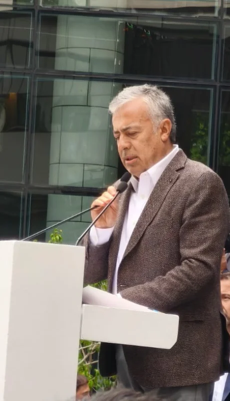El gobernador de Mendoza, Alfredo Cornejo durante su discurso en el desayuno de Coviar.