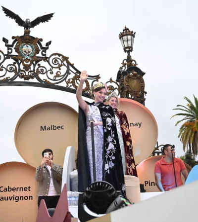 Las calles mendocinas se vistieron de color con el Carrusel de Vendimia