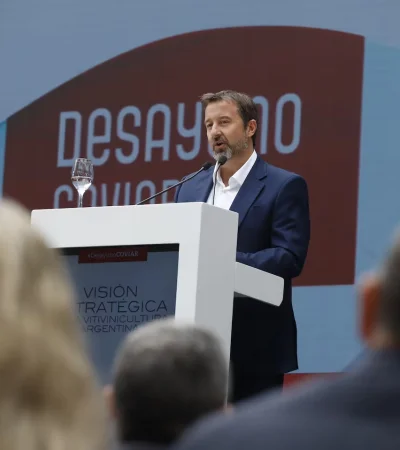 Mario González, presidente de la entidad apuntada, durante el Desayuno de la Coviar el 8 de marzo de 2025.