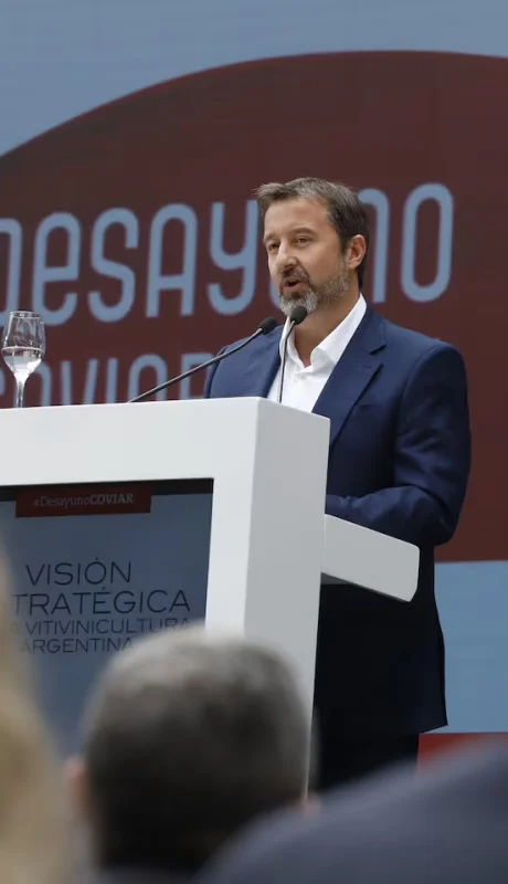 Mario González, presidente de la entidad apuntada, durante el Desayuno de la Coviar el 8 de marzo de 2025.