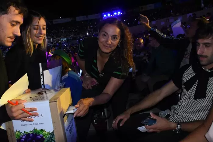 Los asistentes asignados votaron antes de la iniciación del espectáculo. (Foto: Prensa Mendoza)