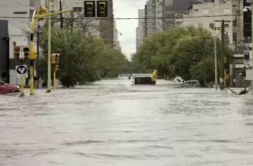Bahía Blanca empieza el arduo trabajo de recuperarse de las pérdidas y reparar los daños