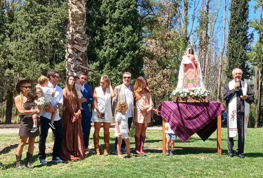 Daniel Vila, Pamela David juntos con sus hijos y nietos/ Redes Sociales