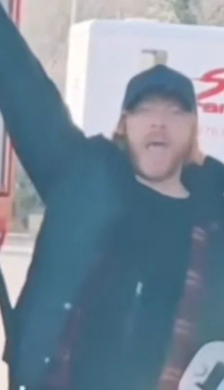 Grint no puede evitar imitar a Ron Weasley.