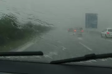 Tormentas intensas y manejo defensivo, las claves para conducir el auto con seguridad