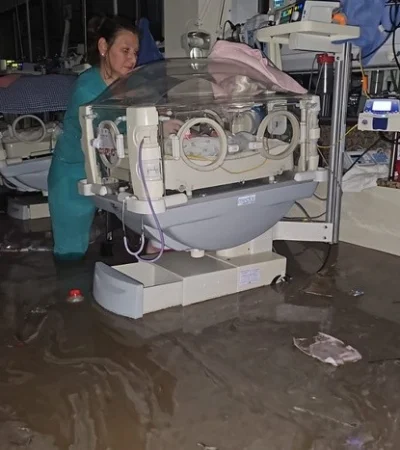 La sala de Neonatología del Hospital Penna de Bahía Blanca, completamente inundada.