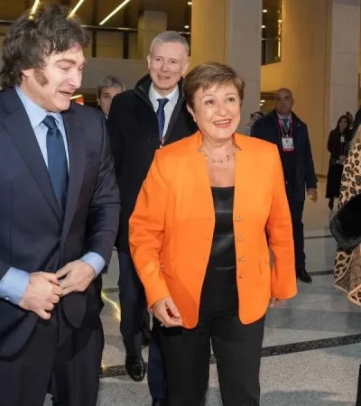 Milei firmó el DNU para acuerdo con el FMI: aval presidencial y denuncia penal