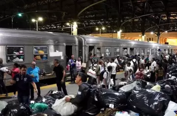 El "Tren Solidario" partió con toneladas de ayuda rumbo a Bahía Blanca