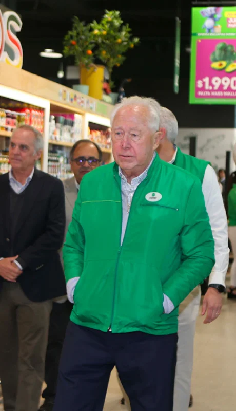 El empresario recorriendo uno de sus hiper