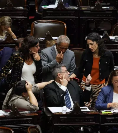 La oposición intenta frenar el DNU de Milei que allana el camino al FMI