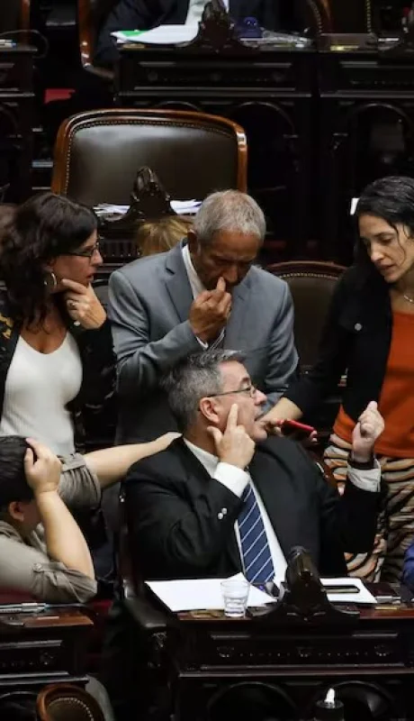 La oposición intenta frenar el DNU de Milei que allana el camino al FMI