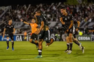 Gimnasia despertó en el segundo tiempo, ganó y se trepó arriba