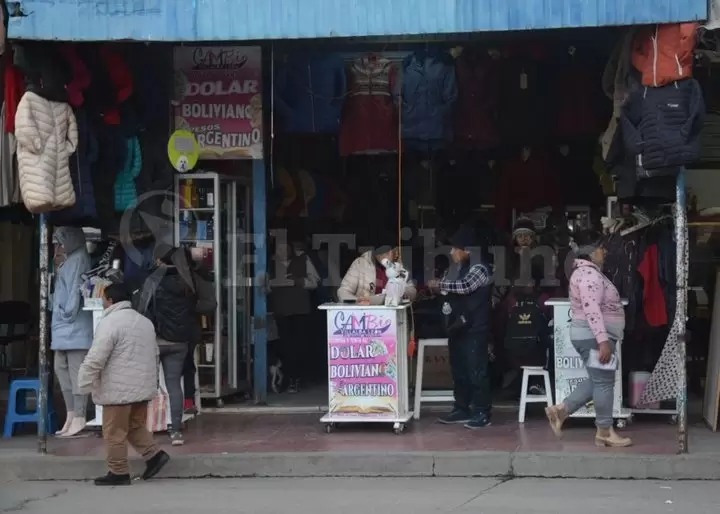 Crecen los tours de compras de argentinos hacia Bolivia