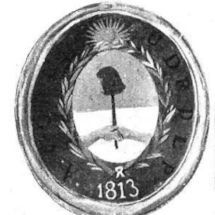 El escudo se usó por primera vez en documentos oficiales el 22 de febrero de 1813.