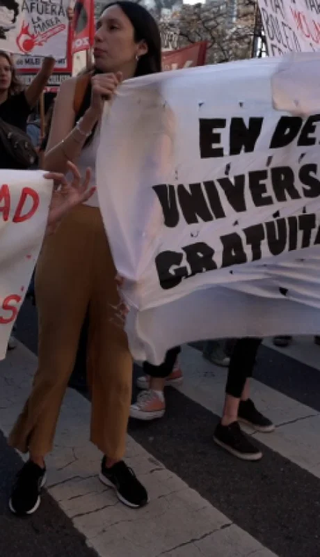 El gobierno de Javier Milei mantiene su postura de no llamar a paritarias y aumentar unilateralmente el salario de docentes y no docentes.