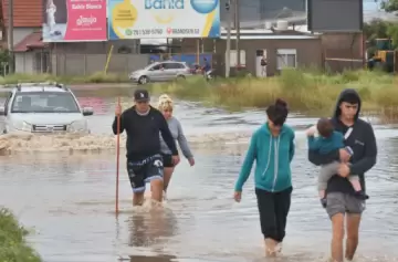 Aconsejan cuidarse los ojos en las zonas más afectadas por la inundación en Bahía Blanca