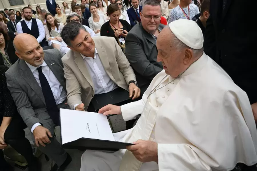 "Se le presentó al Santo Padre una réplica del proyecto, y él firmó uno. Lo tenemos acá, guardado para la historia" (O. Scandura)