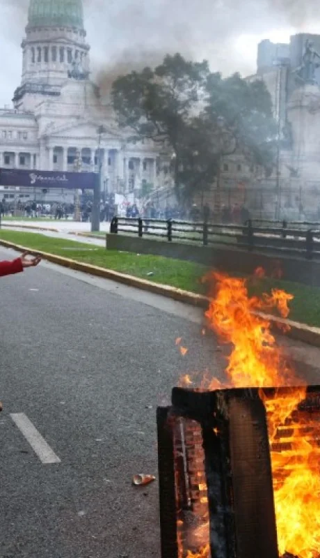 Protestas frente al Congreso.