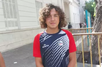 Nadador mendocino rompe récord en el Río de La Plata y hace historia