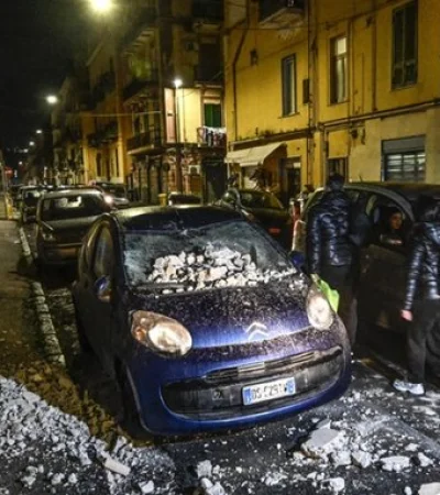 El remezón sorprendió la tranquilidad napolitana y sembró el pánico.